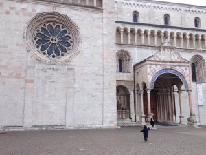 Trento bambini piazza Duomo
