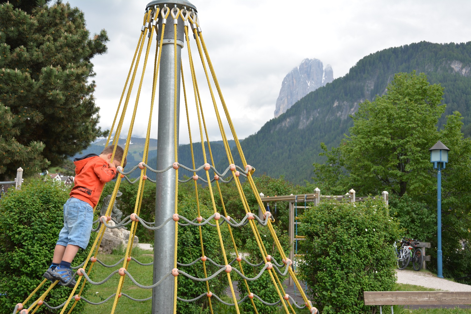 Ortisei con bambini parchi giochi da non perdere Playground Around The Corner