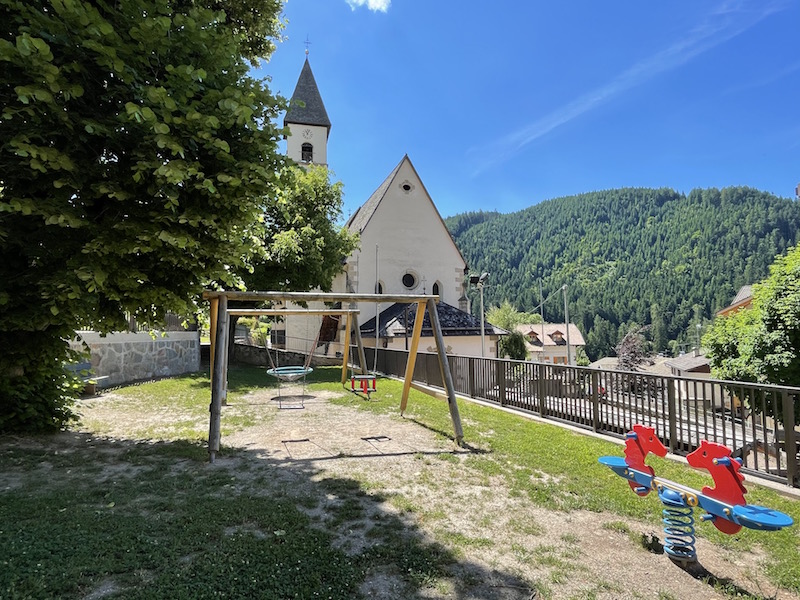 Trodena parco giochi nel bosco con percorso kneipp